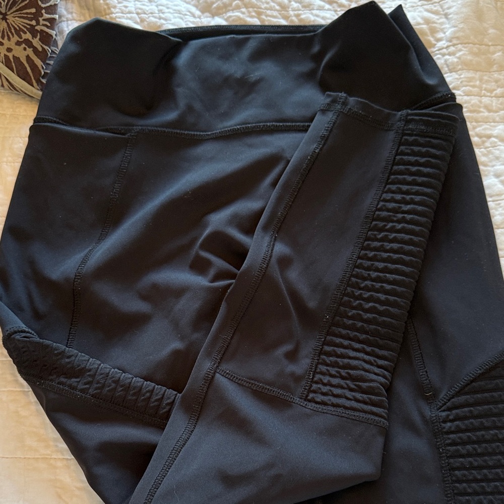 Fabletics moto leggings with pockets Black - Picture 3 of 3